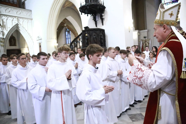 Wręczenie krzyży ceremoniarza
