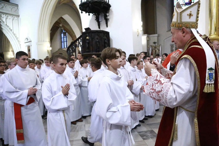 Wręczenie krzyży ceremoniarza
