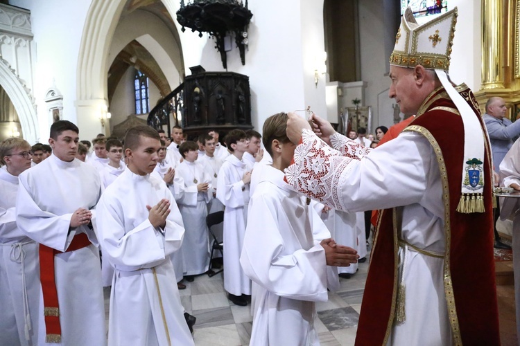 Wręczenie krzyży ceremoniarza