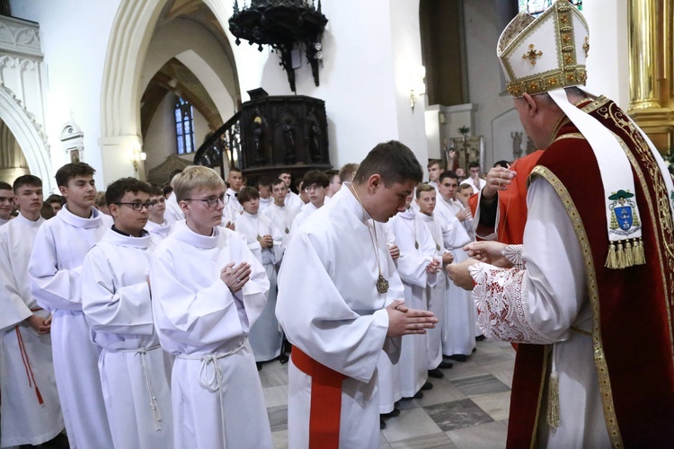 Wręczenie krzyży ceremoniarza