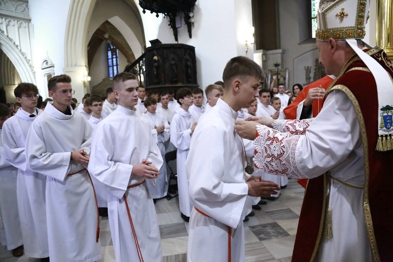 Wręczenie krzyży ceremoniarza