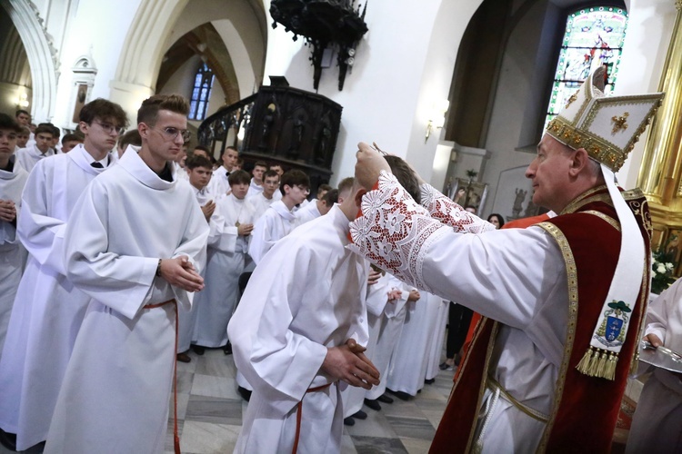 Wręczenie krzyży ceremoniarza