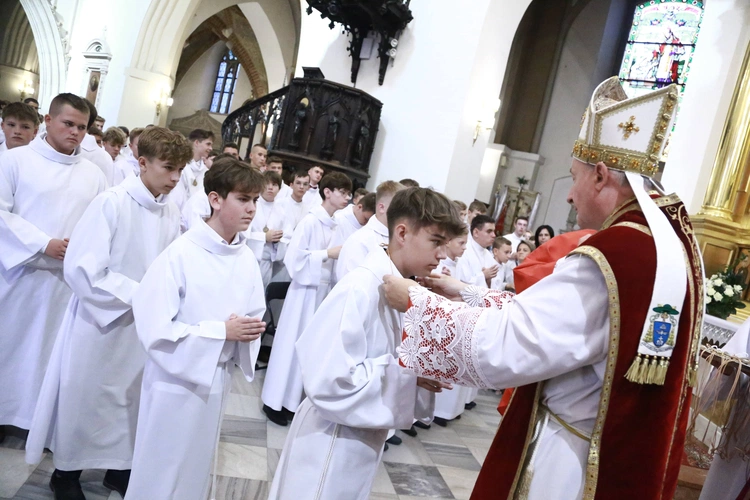 Wręczenie krzyży ceremoniarza
