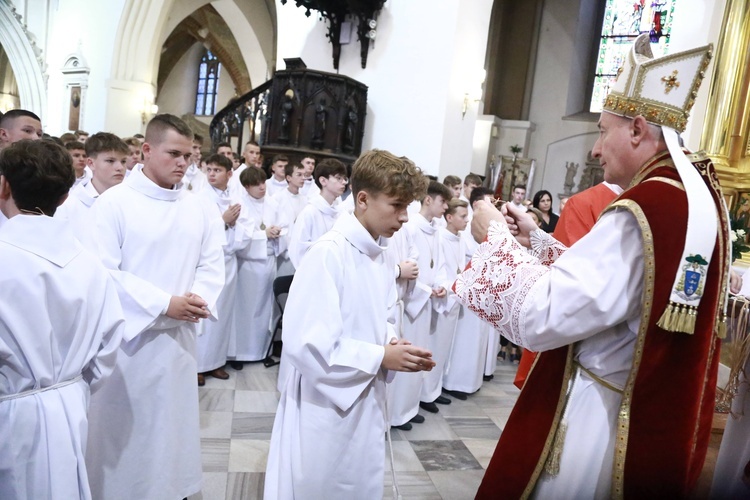 Wręczenie krzyży ceremoniarza