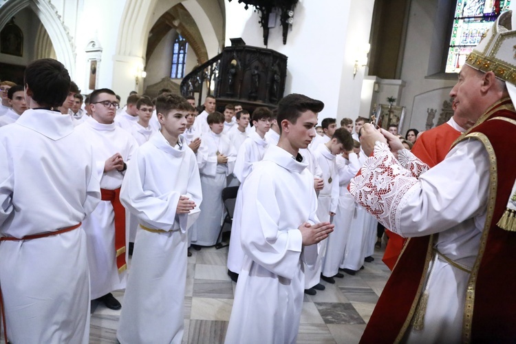 Wręczenie krzyży ceremoniarza