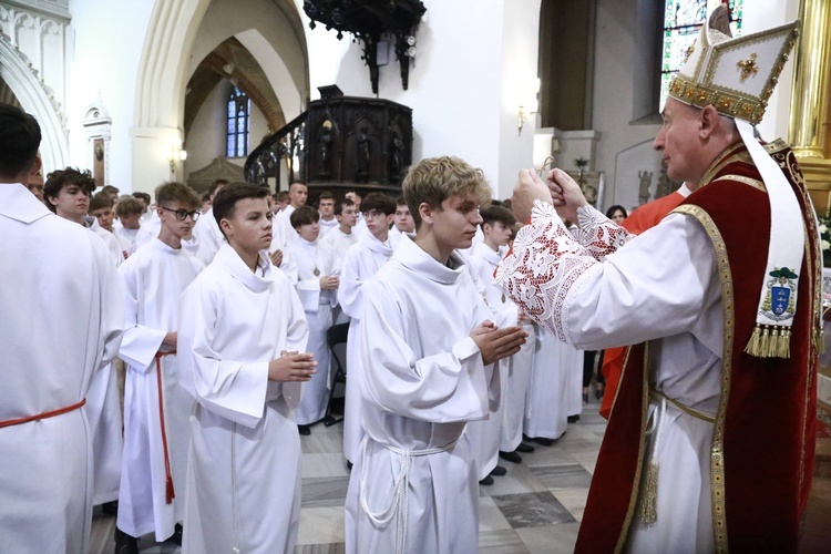 Wręczenie krzyży ceremoniarza