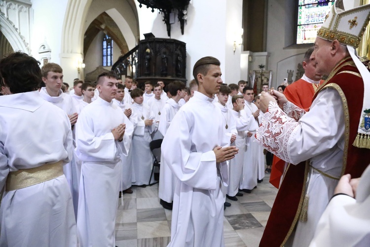 Wręczenie krzyży ceremoniarza