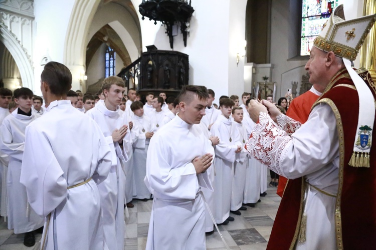 Wręczenie krzyży ceremoniarza