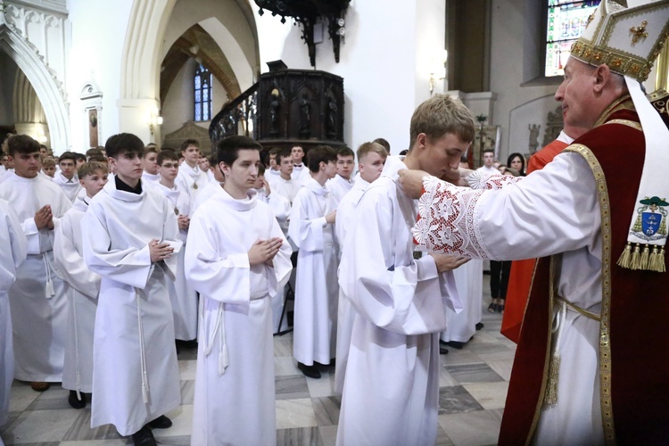Wręczenie krzyży ceremoniarza