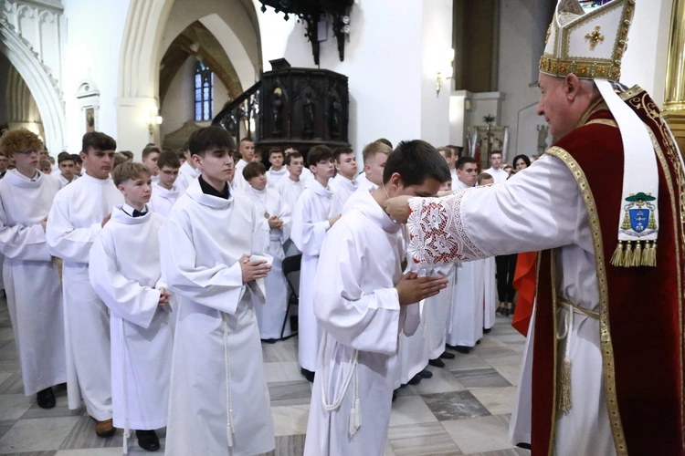 Wręczenie krzyży ceremoniarza