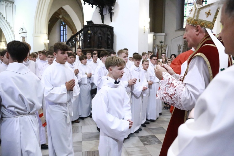 Wręczenie krzyży ceremoniarza