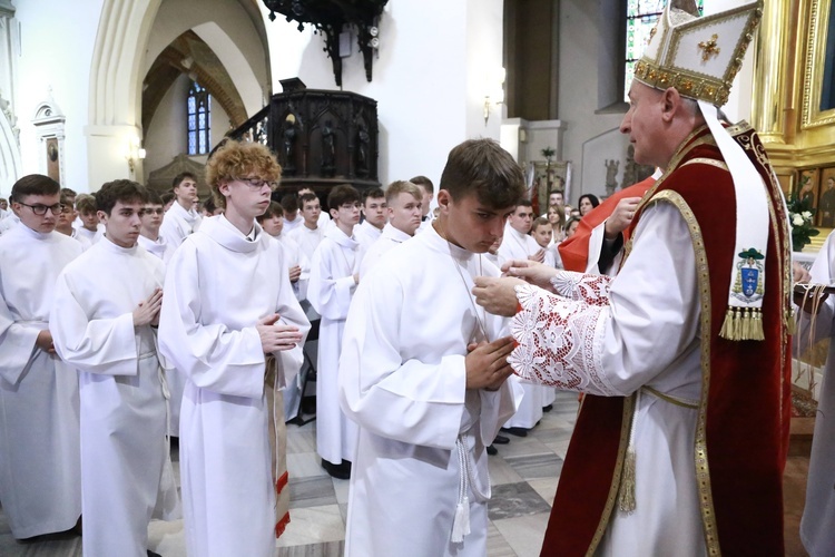 Wręczenie krzyży ceremoniarza