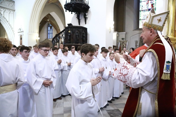 Wręczenie krzyży ceremoniarza