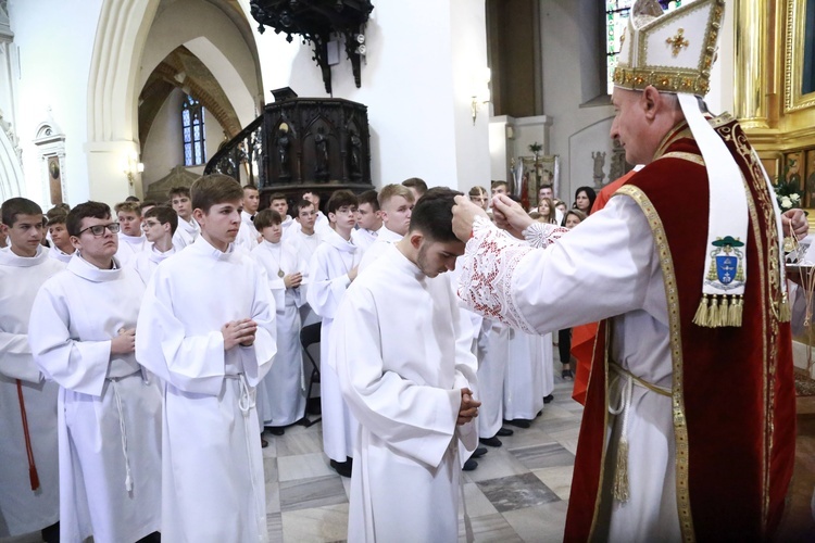 Wręczenie krzyży ceremoniarza