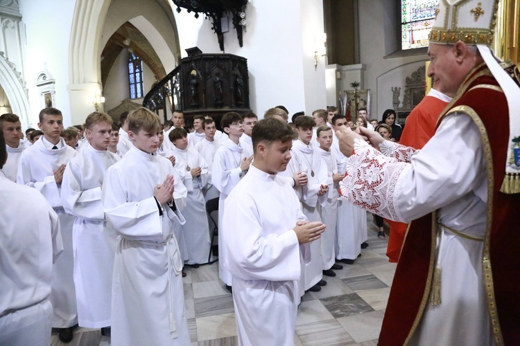 Wręczenie krzyży ceremoniarza