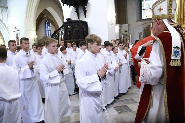 Wręczenie krzyży ceremoniarza