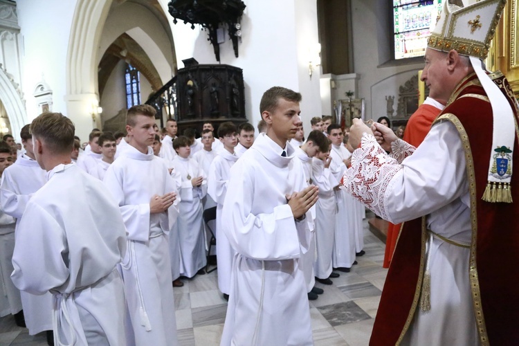 Wręczenie krzyży ceremoniarza