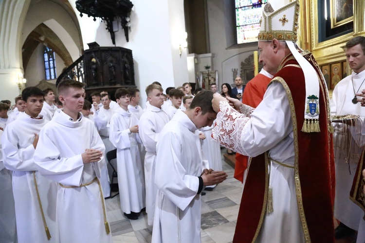 Wręczenie krzyży ceremoniarza