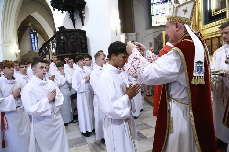 Wręczenie krzyży ceremoniarza