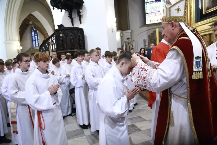 Wręczenie krzyży ceremoniarza