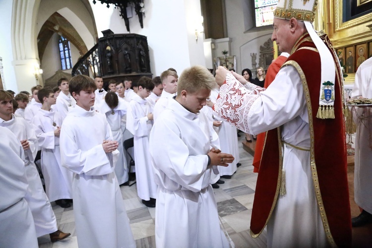 Wręczenie krzyży ceremoniarza