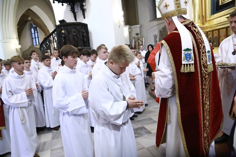 Wręczenie krzyży ceremoniarza