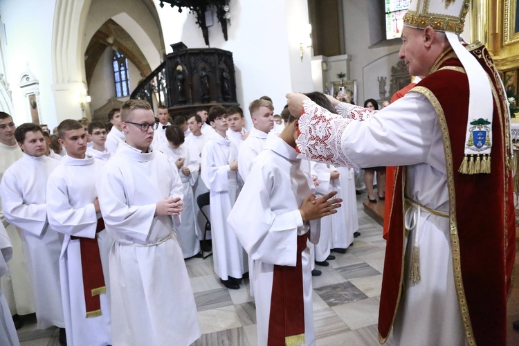 Wręczenie krzyży ceremoniarza