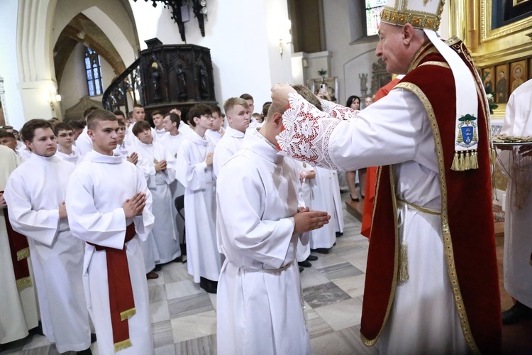 Wręczenie krzyży ceremoniarza