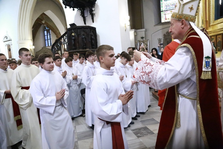 Wręczenie krzyży ceremoniarza
