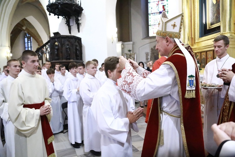 Wręczenie krzyży ceremoniarza