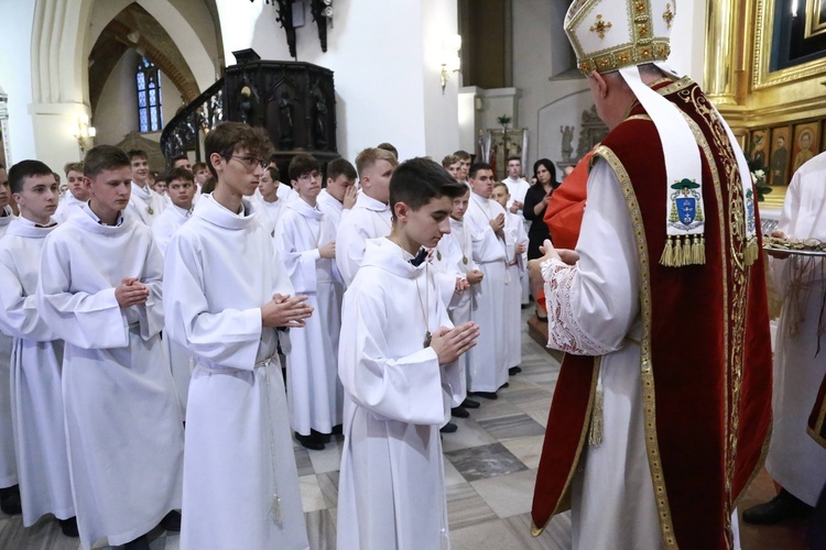 Wręczenie krzyży ceremoniarza