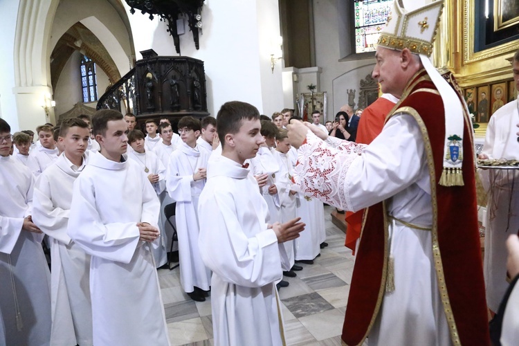 Wręczenie krzyży ceremoniarza