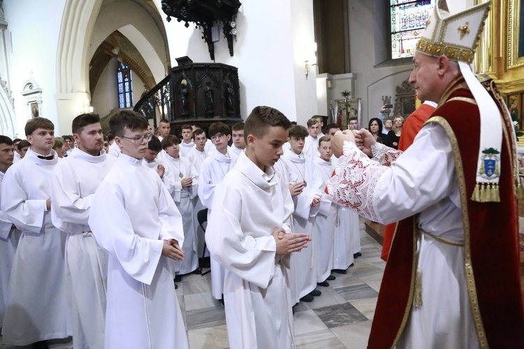 Wręczenie krzyży ceremoniarza