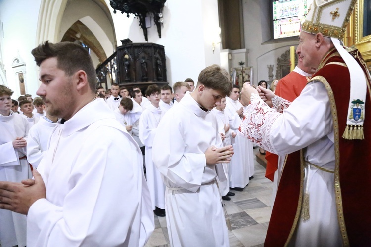 Wręczenie krzyży ceremoniarza