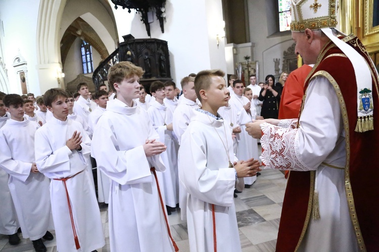 Wręczenie krzyży ceremoniarza