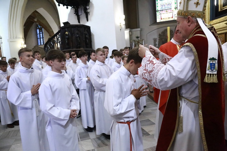 Wręczenie krzyży ceremoniarza