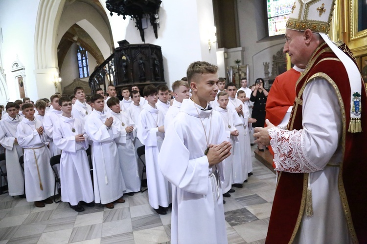 Wręczenie krzyży ceremoniarza