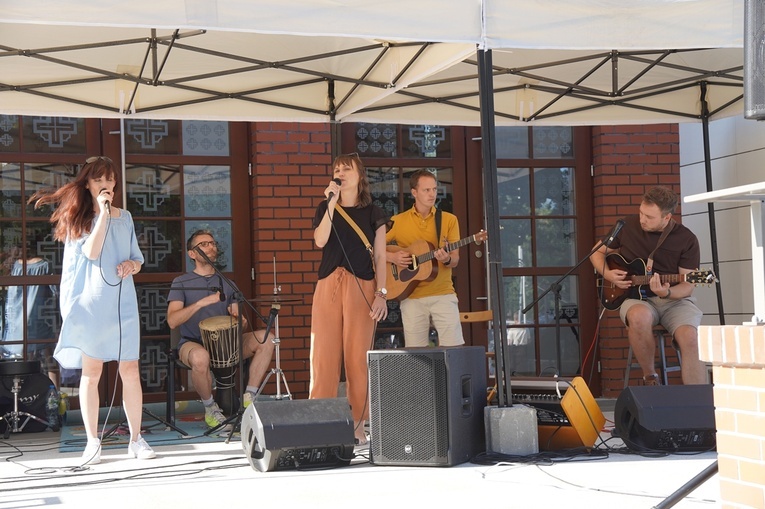 Festyn parafialny we Wrocławiu-Strachocinie