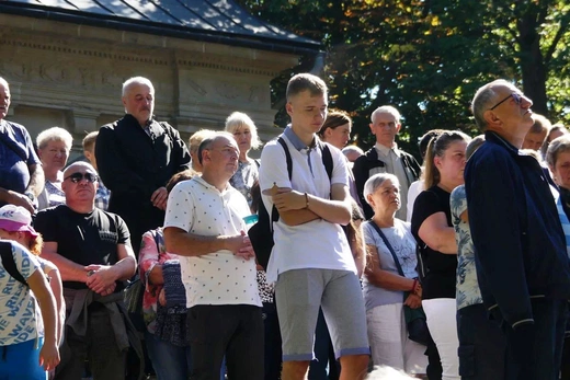 15. Diecezjalna Pielgrzymka Rodzin do Kalwarii Zebrzydowskiej 2023 - Droga krzyżowa