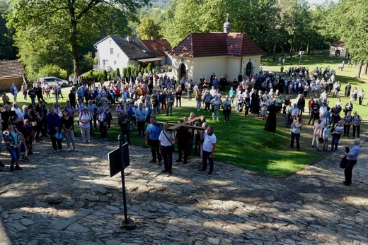 15. Diecezjalna Pielgrzymka Rodzin do Kalwarii Zebrzydowskiej 2023 - Droga krzyżowa