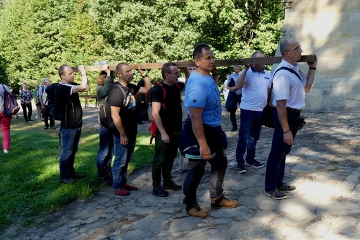 15. Diecezjalna Pielgrzymka Rodzin do Kalwarii Zebrzydowskiej 2023 - Droga krzyżowa