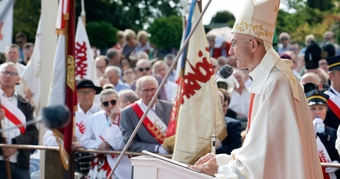 Abp Galbas: Wiele krzywd wyrządzanych jest dziś w miejscu pracy i w związku z pracą