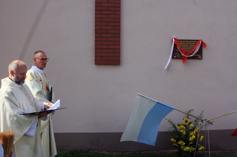 Odsłonięcie tablicy upamiętniającej odsiecz wiedeńską w Rozumicach