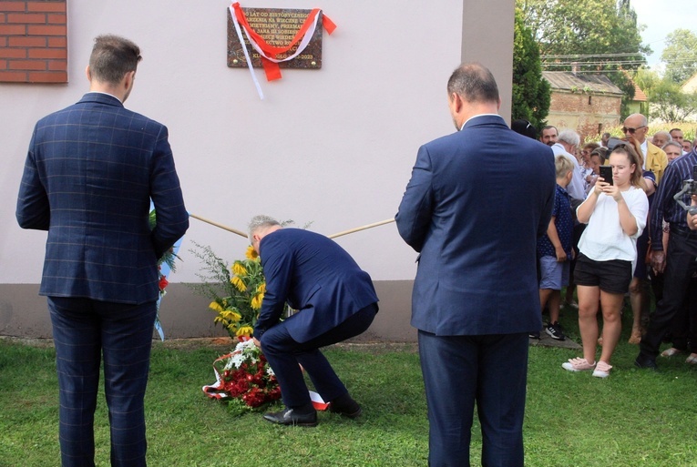 Odsłonięcie tablicy upamiętniającej odsiecz wiedeńską w Rozumicach