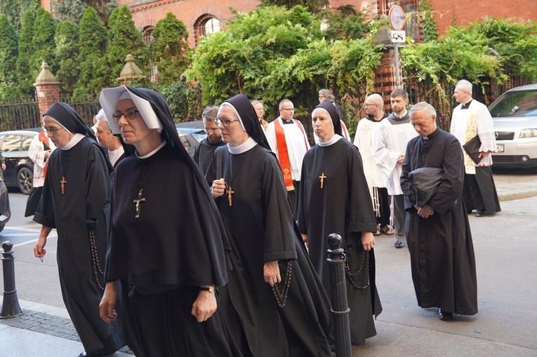 Procesja z relikwiami św. Stanisława i św. Doroty przeszła przez Wrocław