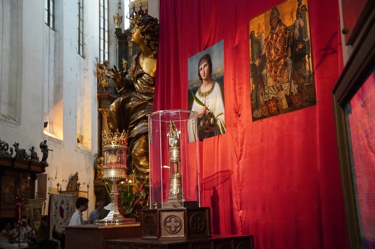 Procesja z relikwiami św. Stanisława i św. Doroty przeszła przez Wrocław