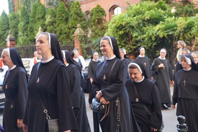 Procesja z relikwiami św. Stanisława i św. Doroty przeszła przez Wrocław