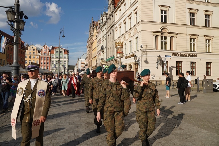 Procesja z relikwiami św. Stanisława i św. Doroty przeszła przez Wrocław