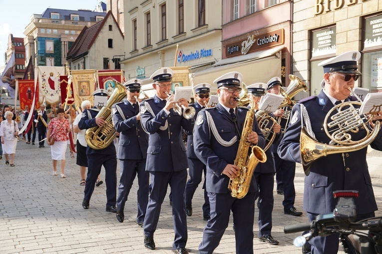 Procesja z relikwiami św. Stanisława i św. Doroty przeszła przez Wrocław