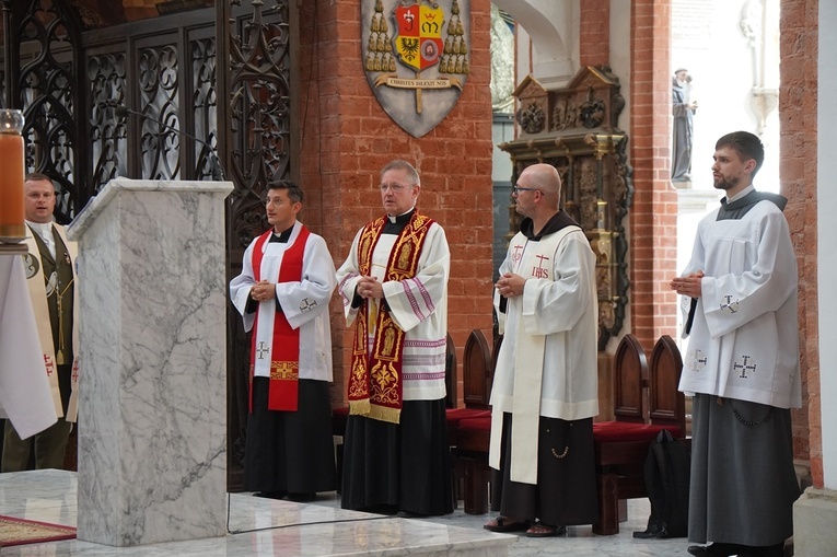 Procesja z relikwiami św. Stanisława i św. Doroty przeszła przez Wrocław